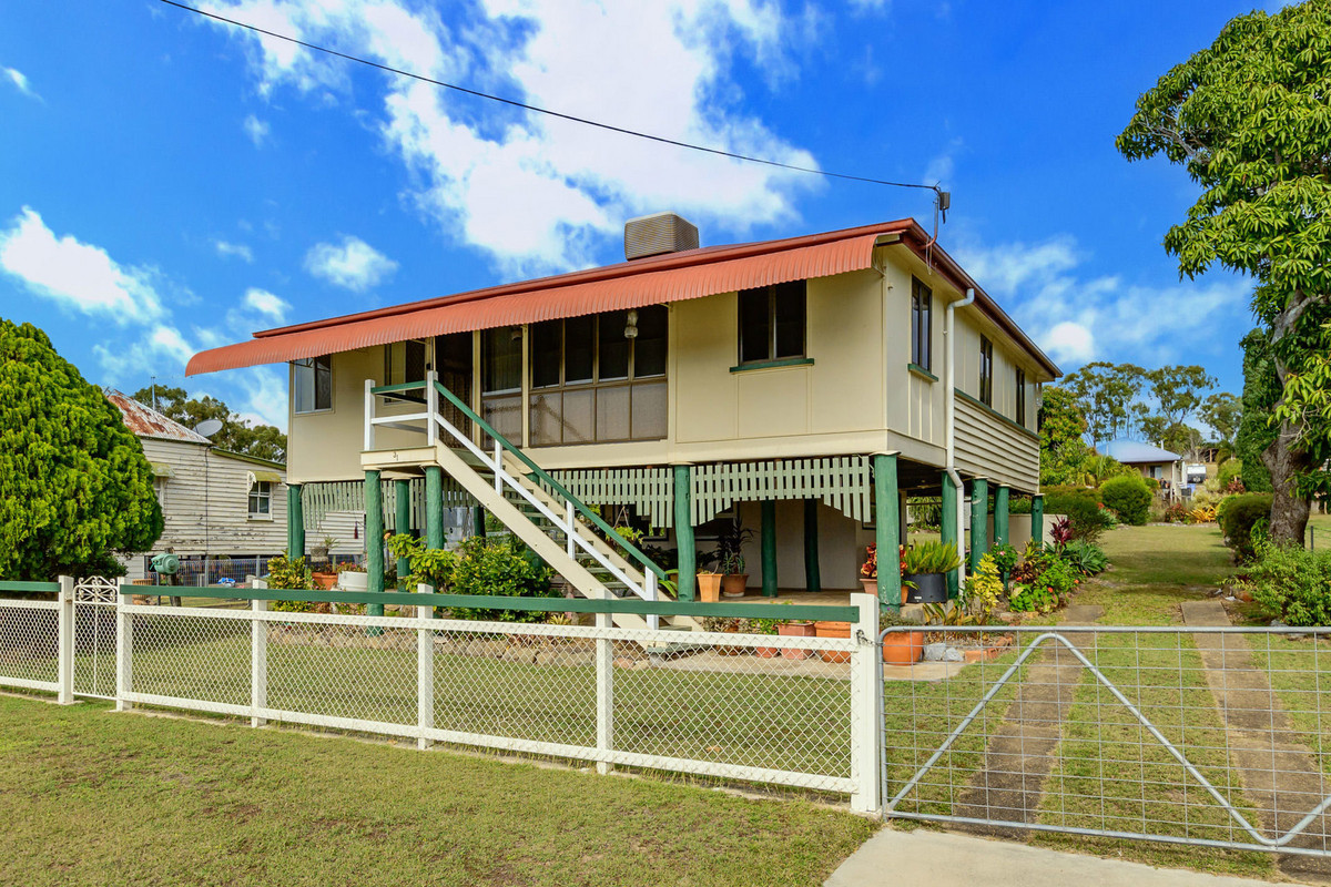  WELL MAINTAINED MOUNT HOME