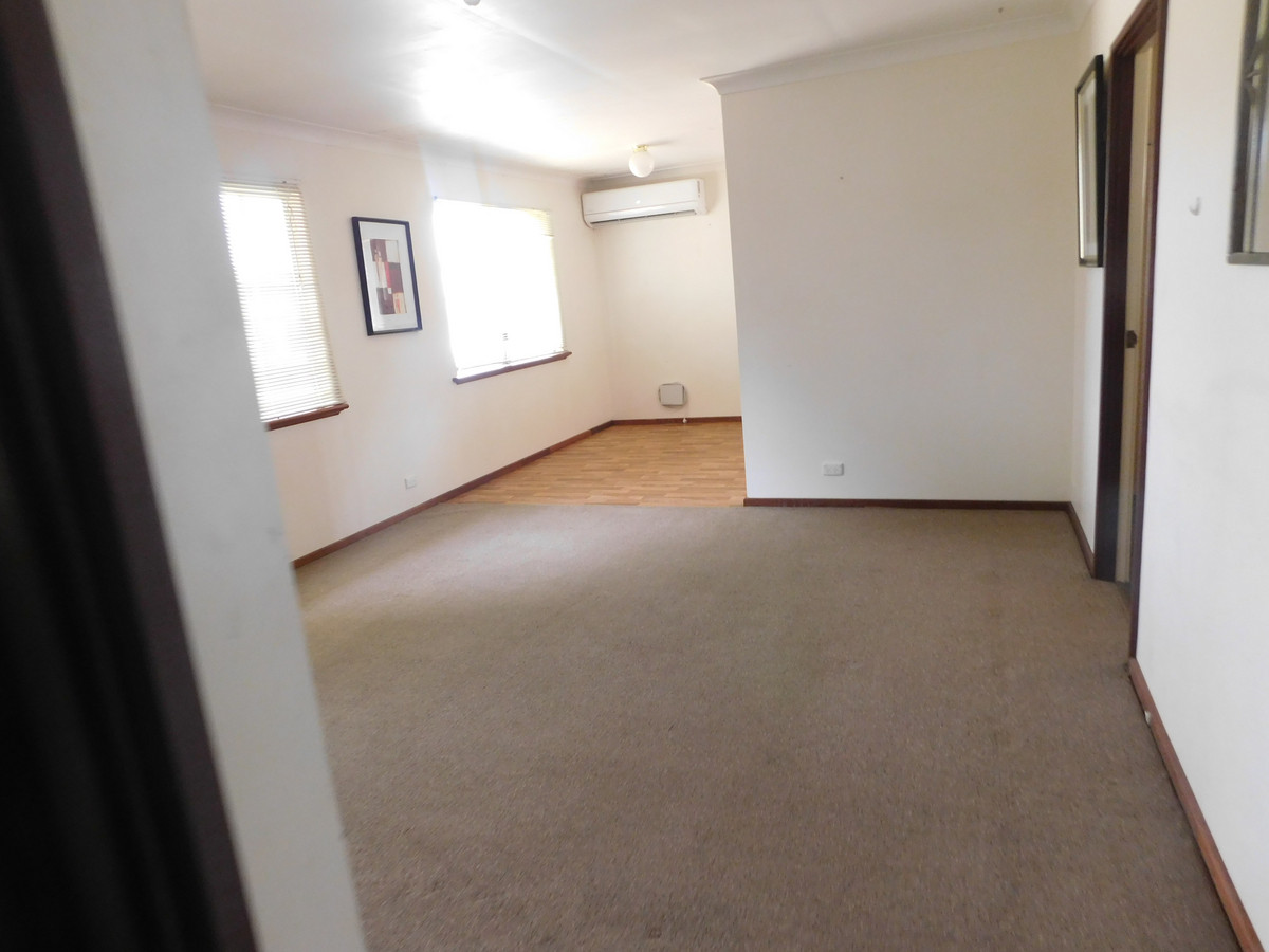 Walking Distance to Beautiful San Remo Beach!! - Mandurah 