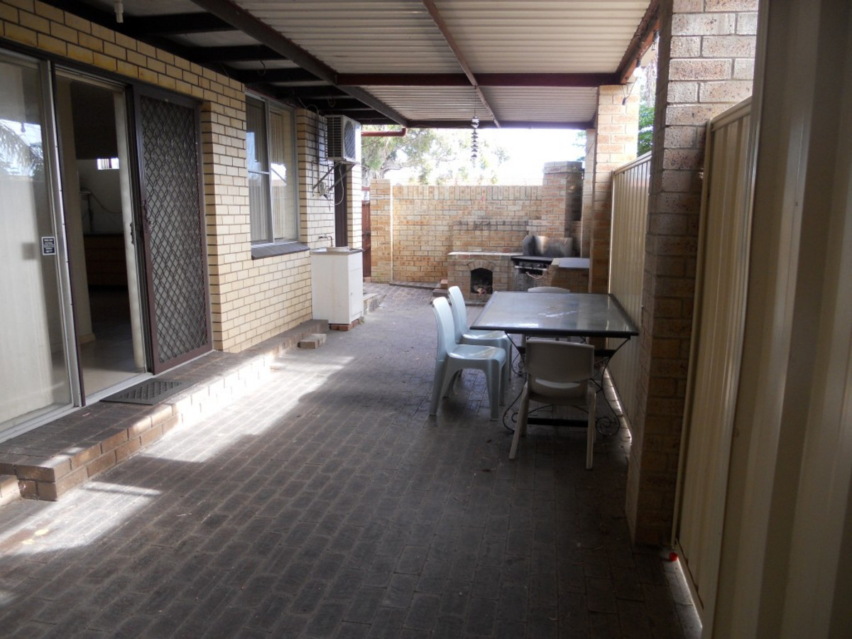 PRIVATE GRANNY FLAT! Peak Central