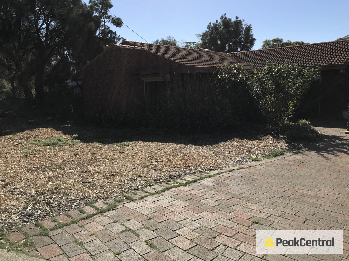 STOP THE CAR! BEST VALUE 4x2 HOME IN YANGEBUP! Peak Central