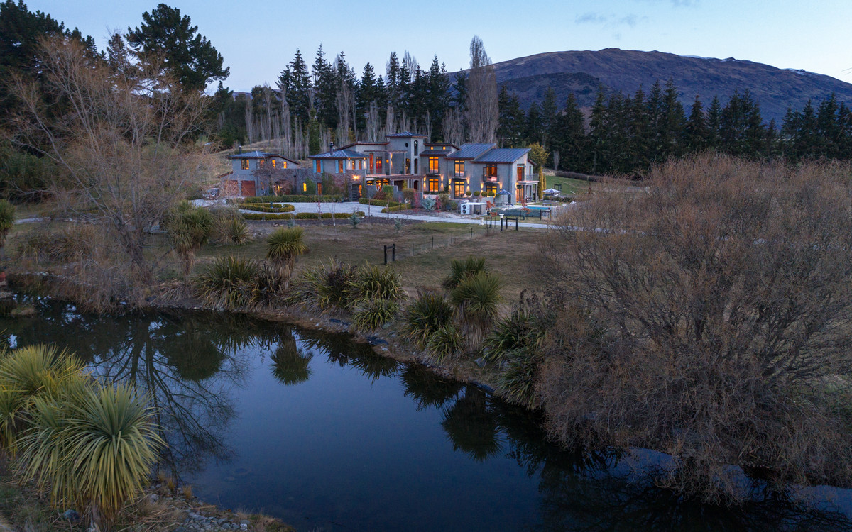 BLACKFRIARS Prime Wanaka