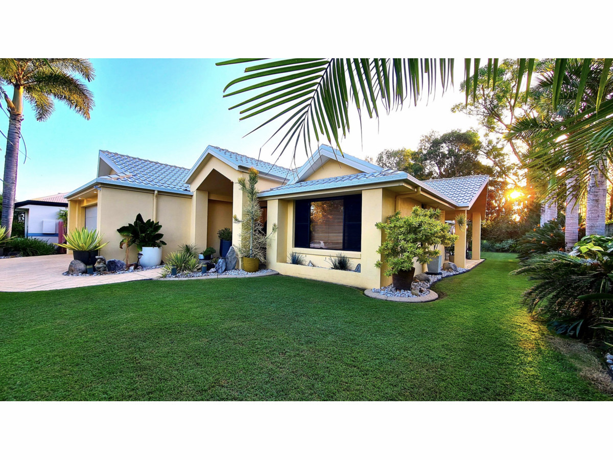 Amazing Twin Waters Family Home Cameron Real Estate