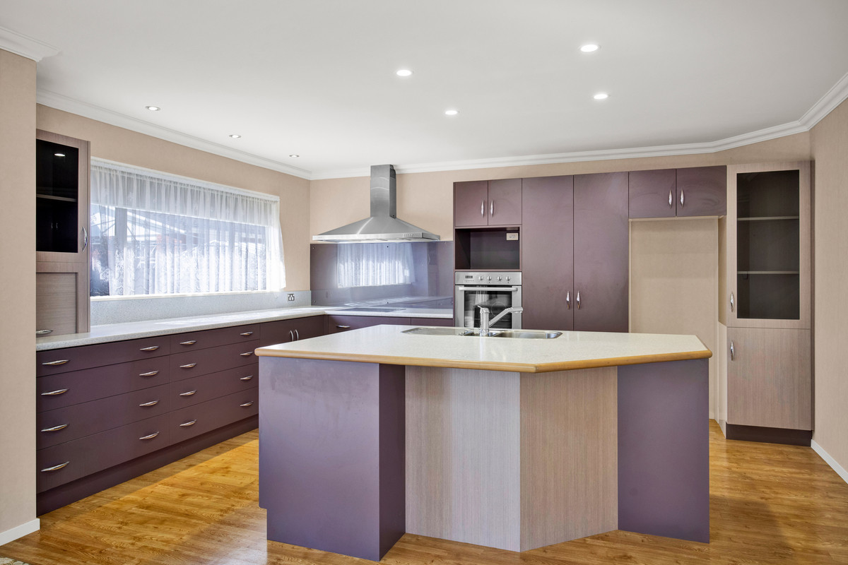 Viewing Is Sure to Impress An absolute mustsee Metcalfe Real Estate