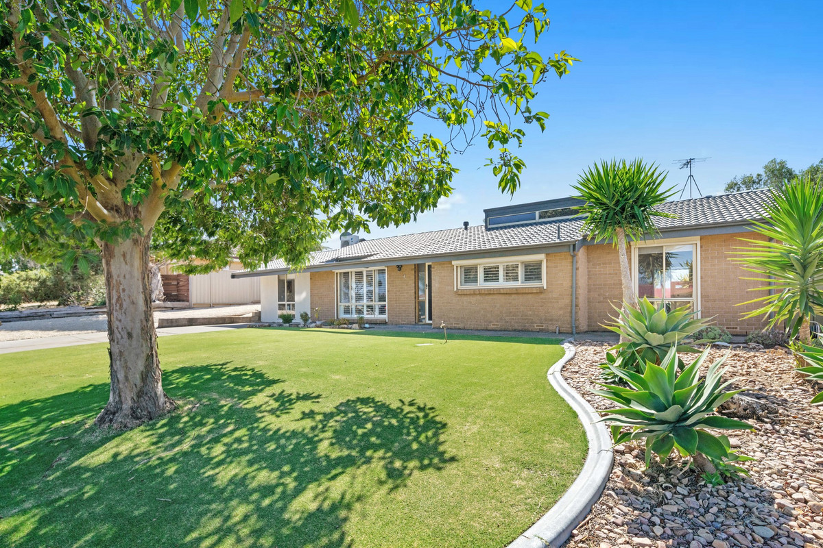  Spacious family living in a popular pocket of Hallett Cove