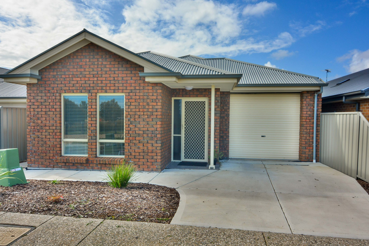  modern and pet friendly 3 bedroom home