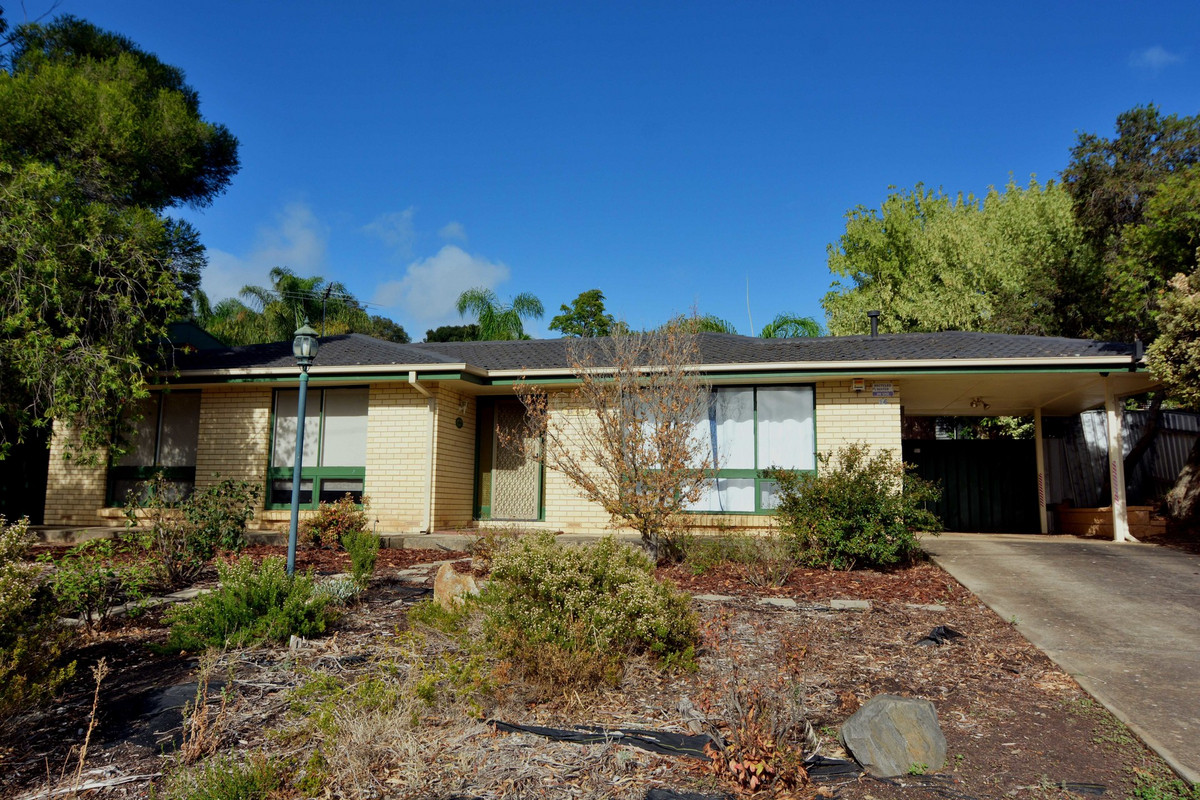 family home, walk to Reynella East College
