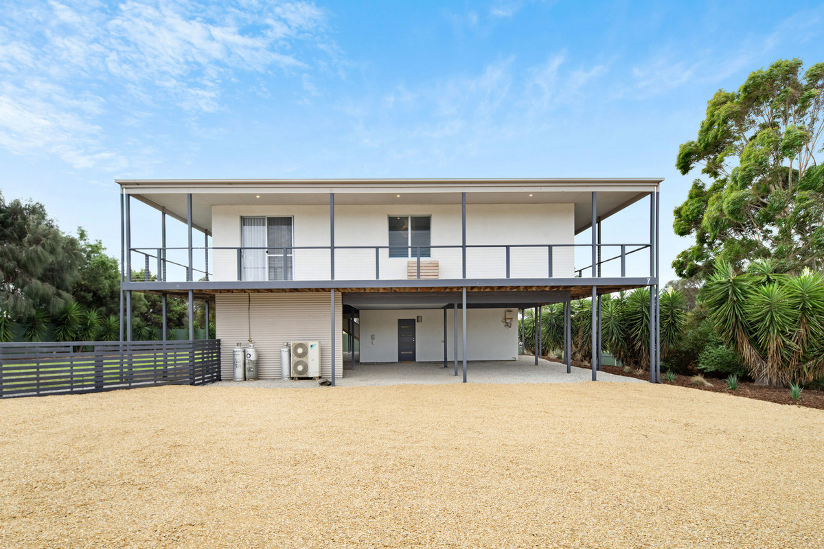  Indulge your desires with a stunning holiday home in Normanville