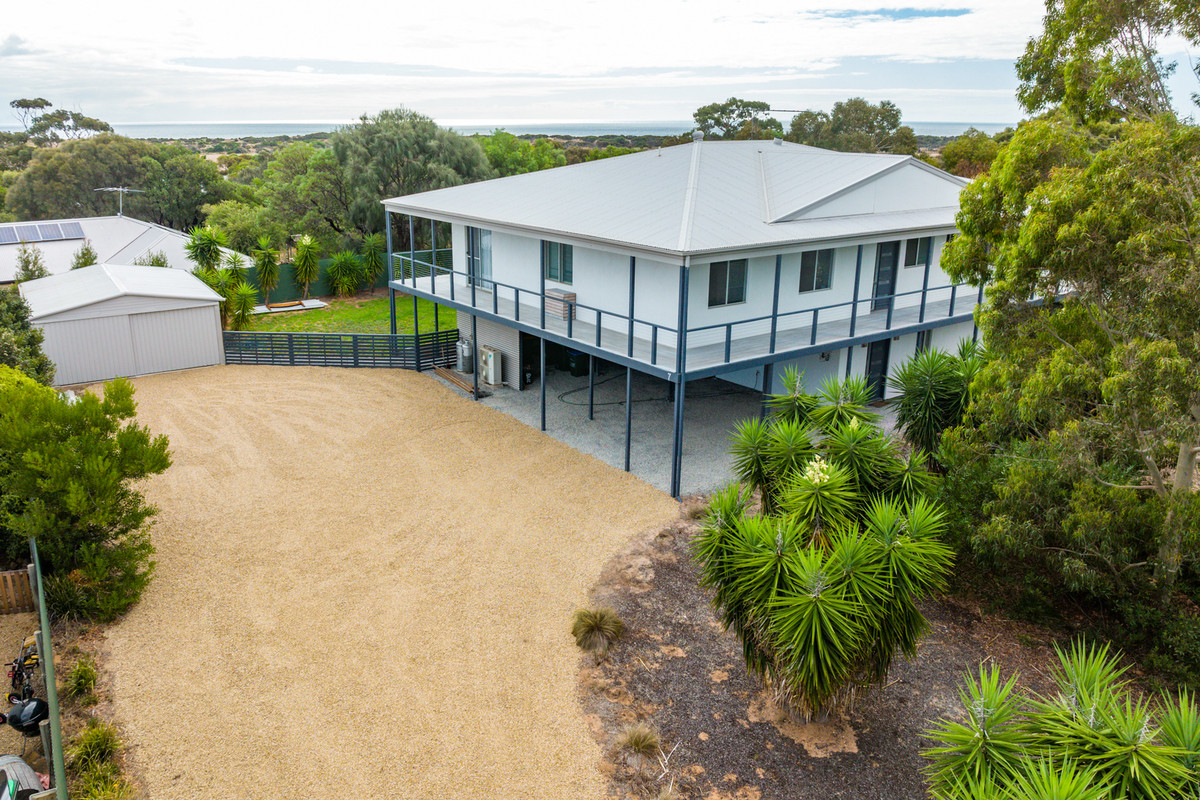  Indulge your desires with a stunning holiday home in Normanville