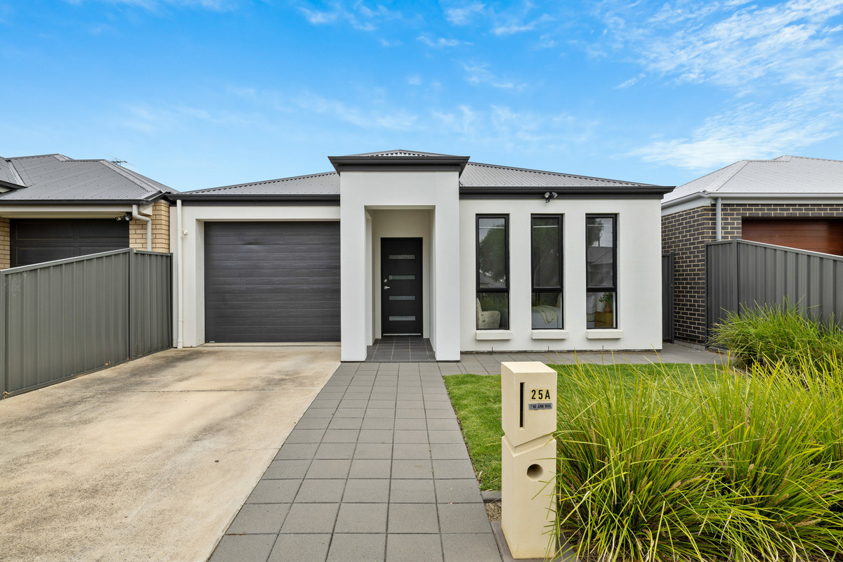  Contemporary family living in the heart of Plympton Park