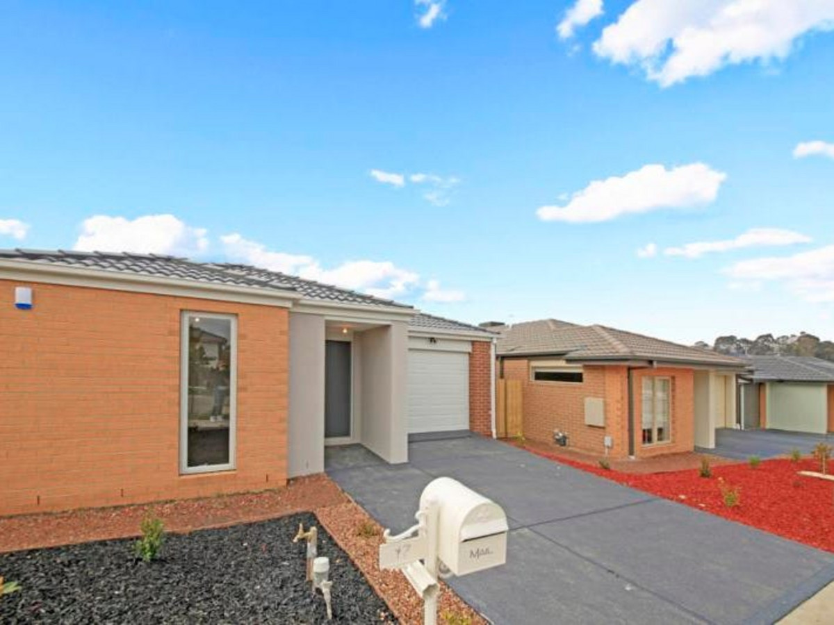  Four Bedroom Modern Family Home!!