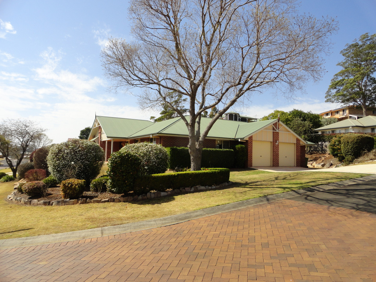 House Houses For Rental in Mount Lofty Toowoomba Leased