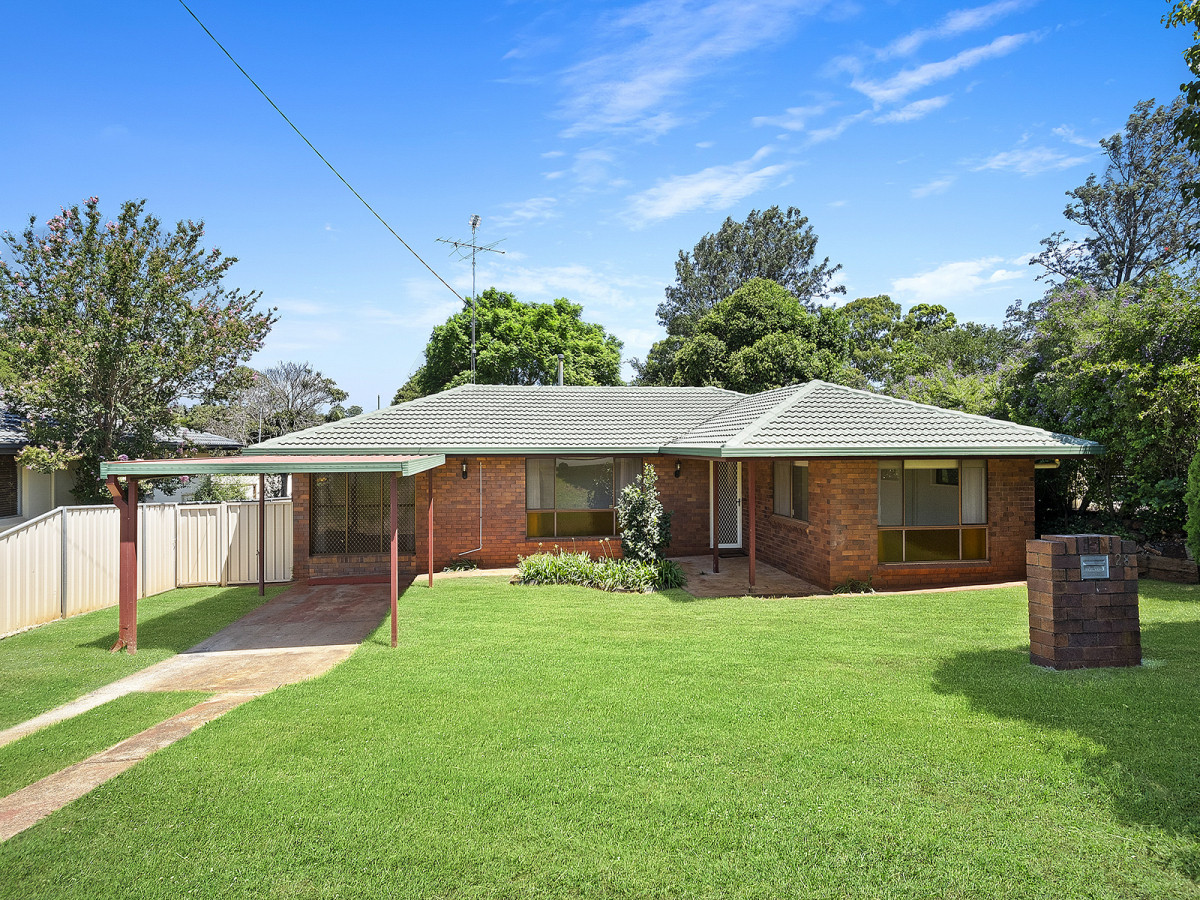 House Houses For Sale in Centenary Heights Toowoomba Sold