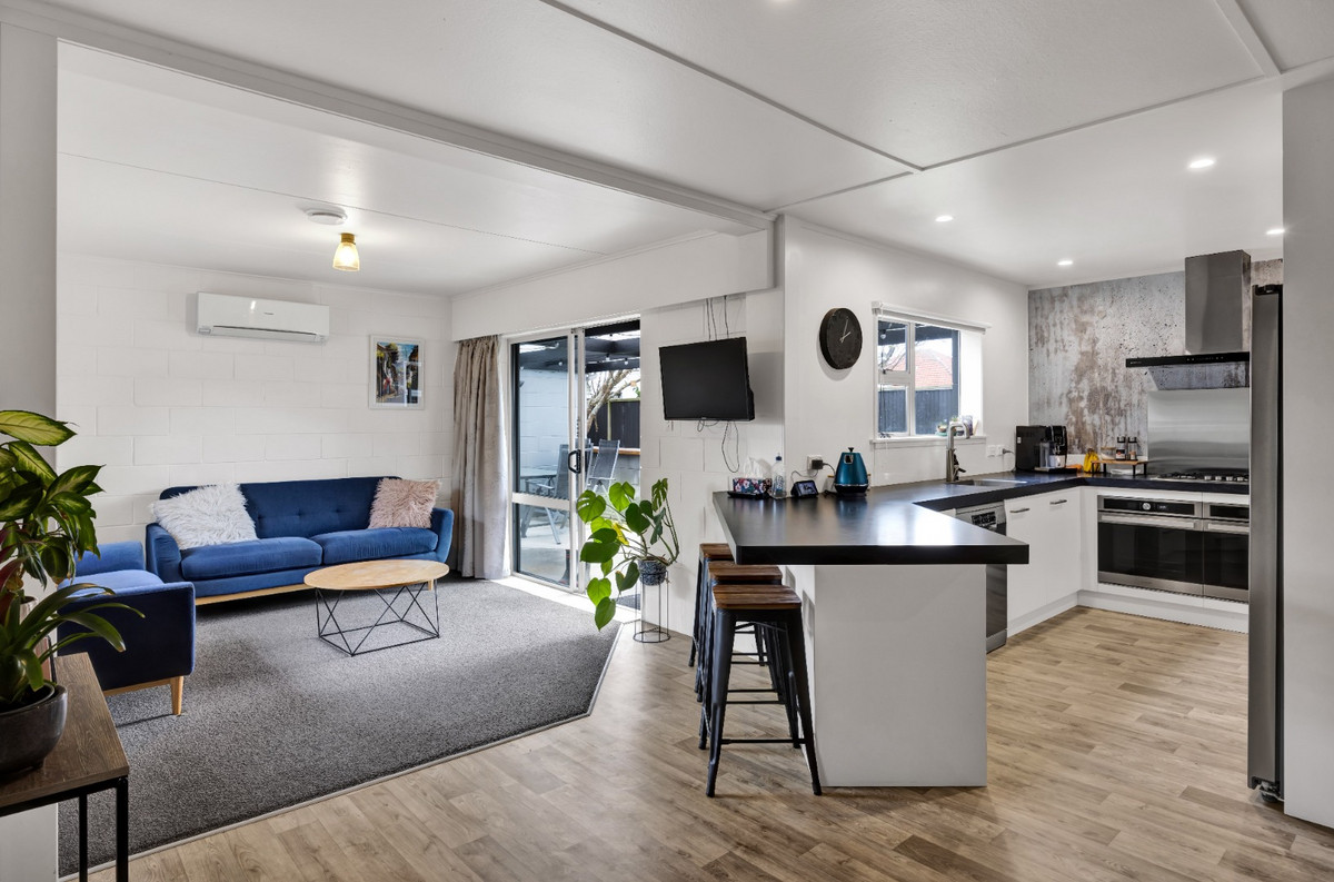 Beautiful Home Metcalfe Real Estate