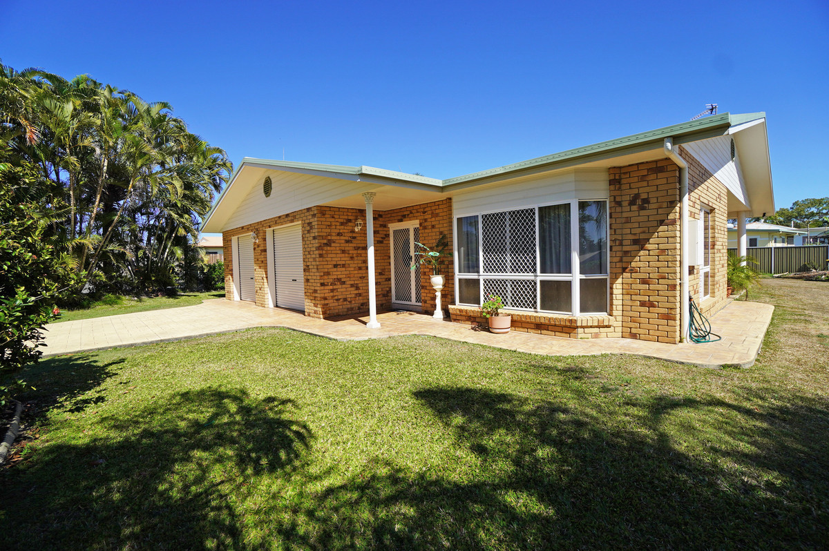 VERY WELL BUILT, SPACIOUS HOME IN A GREAT LOCATION Central Realty Mareeba