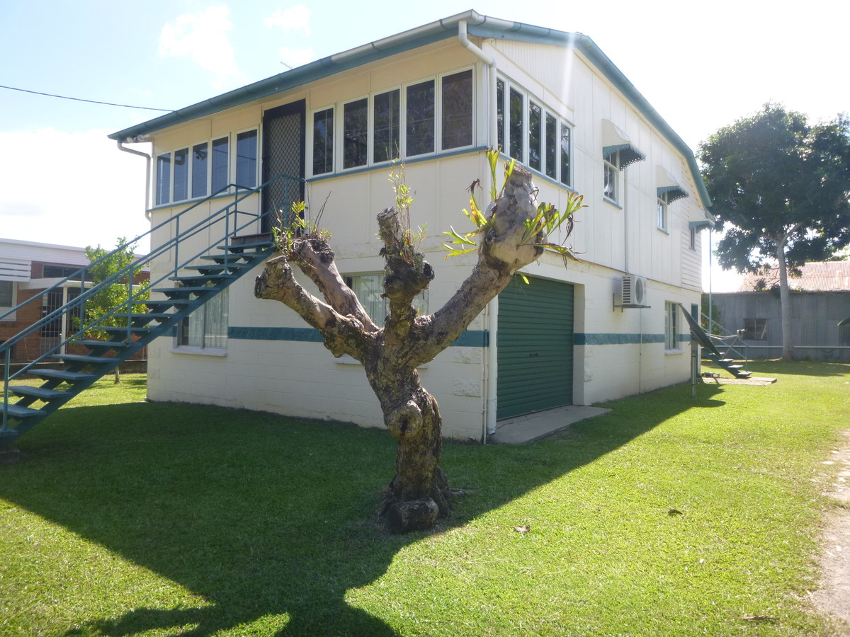  3 BEDROOM HOUSE CLOSE TO SHOPS