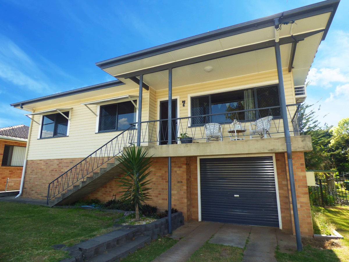 3 Bedroom House With Huge Backyard Carport