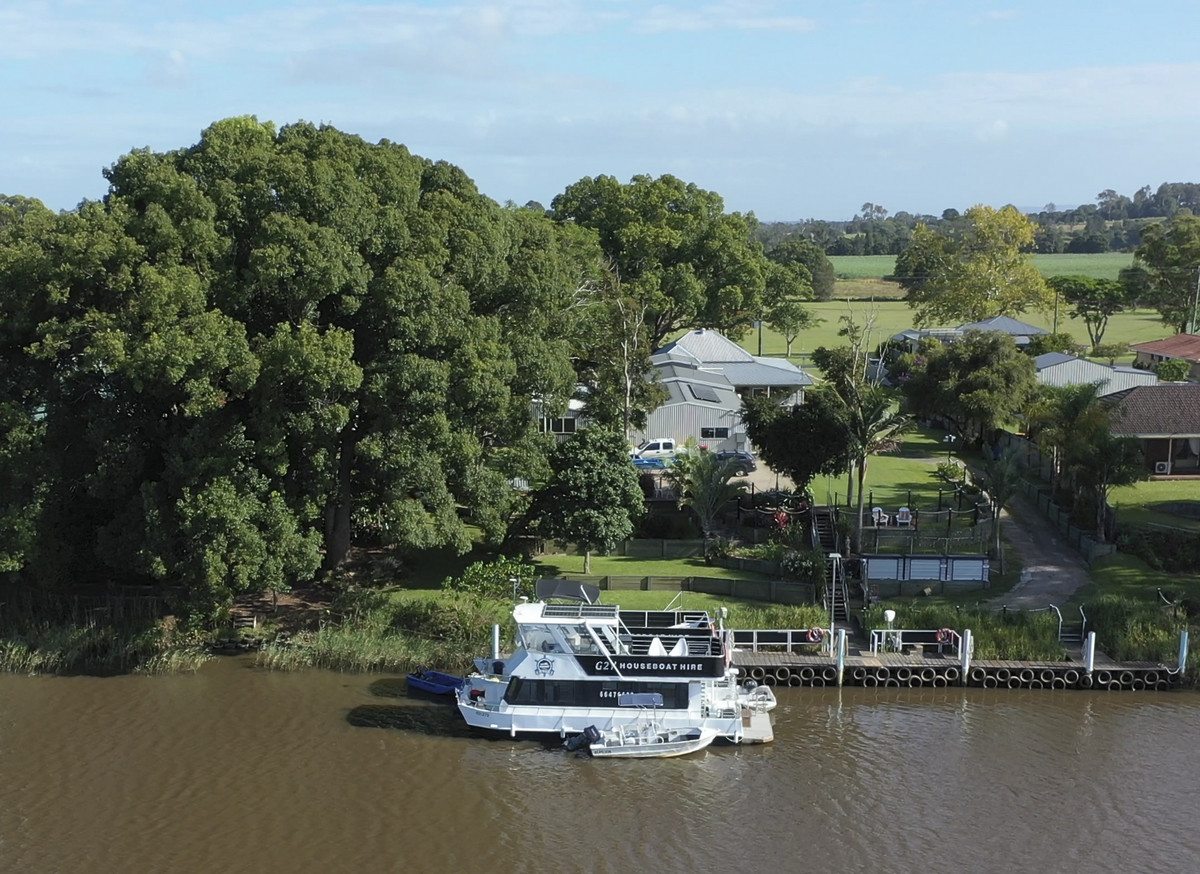  GRAFTON 2 YAMBA HOUSEBOATS