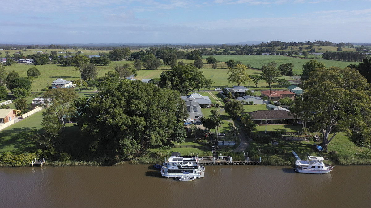  GRAFTON 2 YAMBA HOUSEBOATS