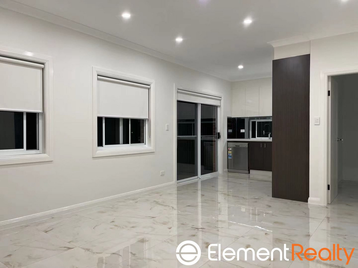  Brand new granny floor Minutes walk to Murray Farm Public School