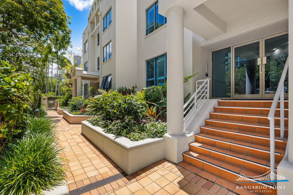  Rare Waterfront Apartment at St Helena Apartments