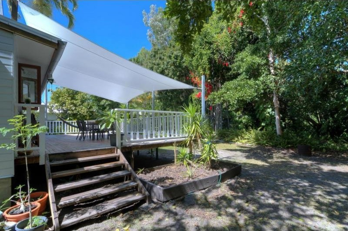 PRICED TO SELL AUTHENTIC QUEENSLANDER CHARM LOCATION PLUS+ Port