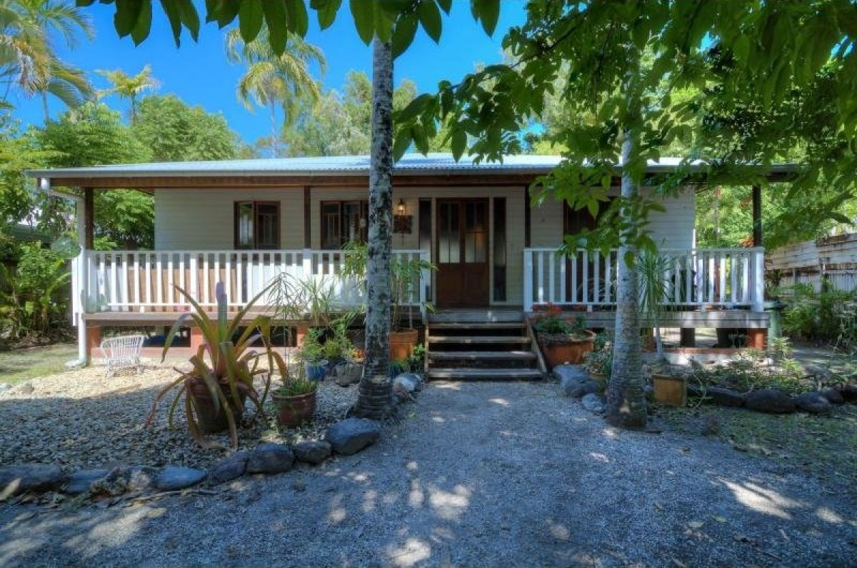 PRICED TO SELL AUTHENTIC QUEENSLANDER CHARM LOCATION PLUS+ Port