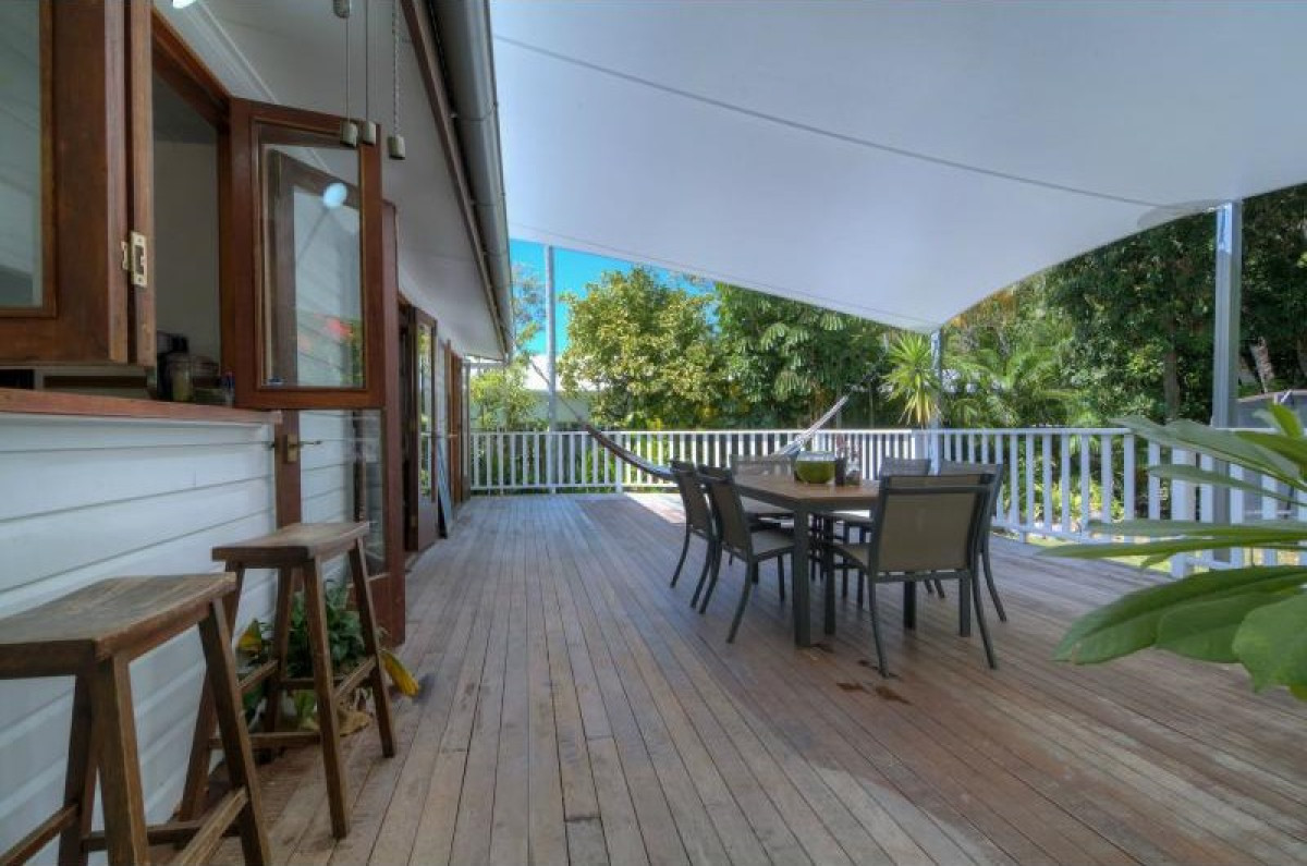 PRICED TO SELL AUTHENTIC QUEENSLANDER CHARM LOCATION PLUS+ Port