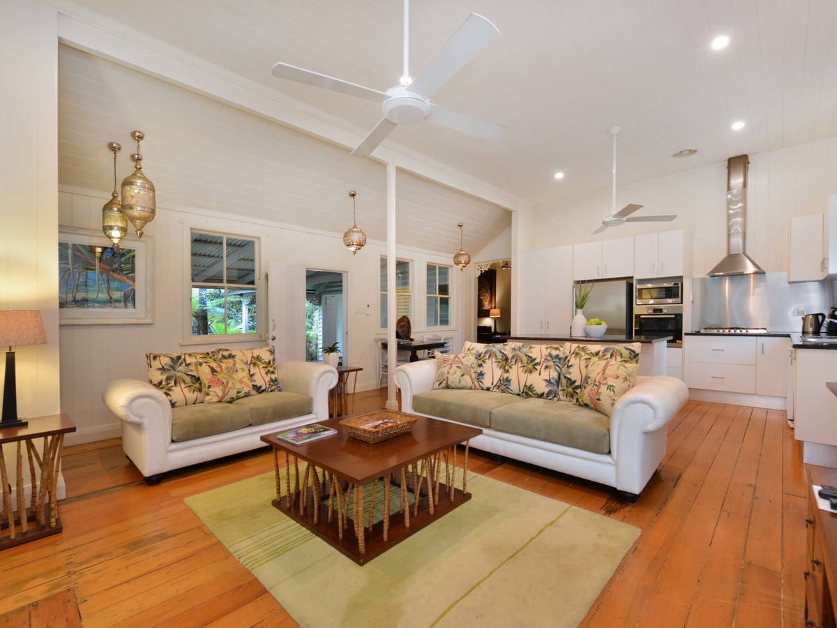 Charming Queenslander with Award Winning Garden Port Douglas Getaways