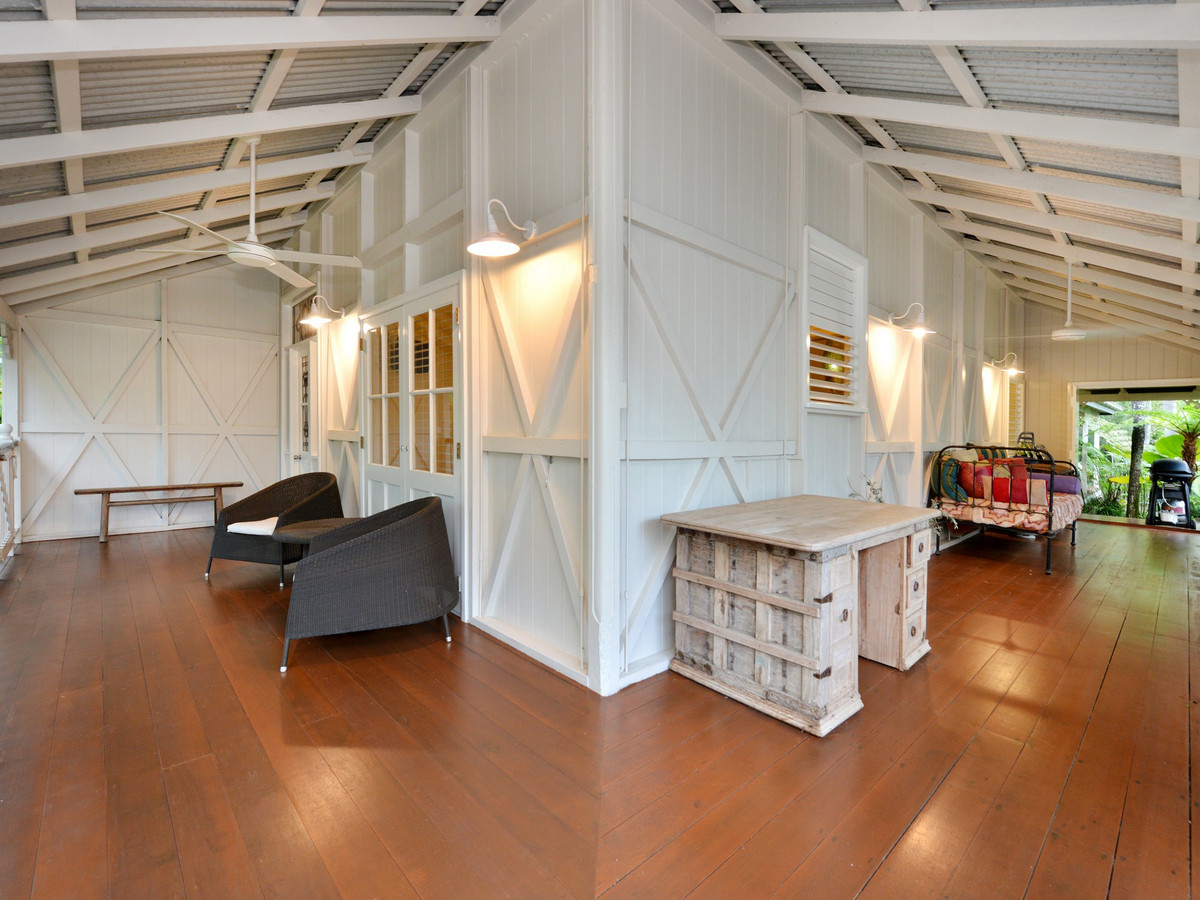 Charming Queenslander with Award Winning Garden Port Douglas Getaways