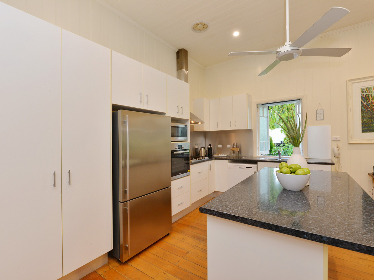 Charming Queenslander with Award Winning Garden Port Douglas Getaways