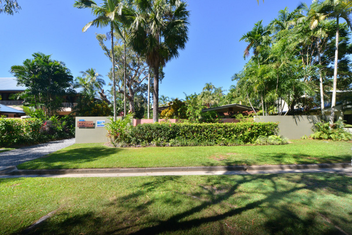 Cassowary Villa No.2 3 Bedroom Near Beach and Town Port Douglas