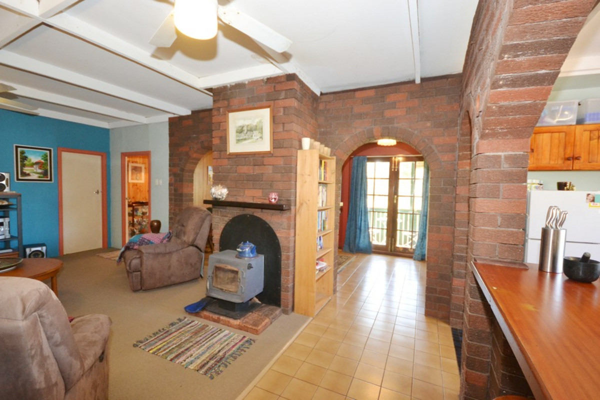 | UNDER OFFER