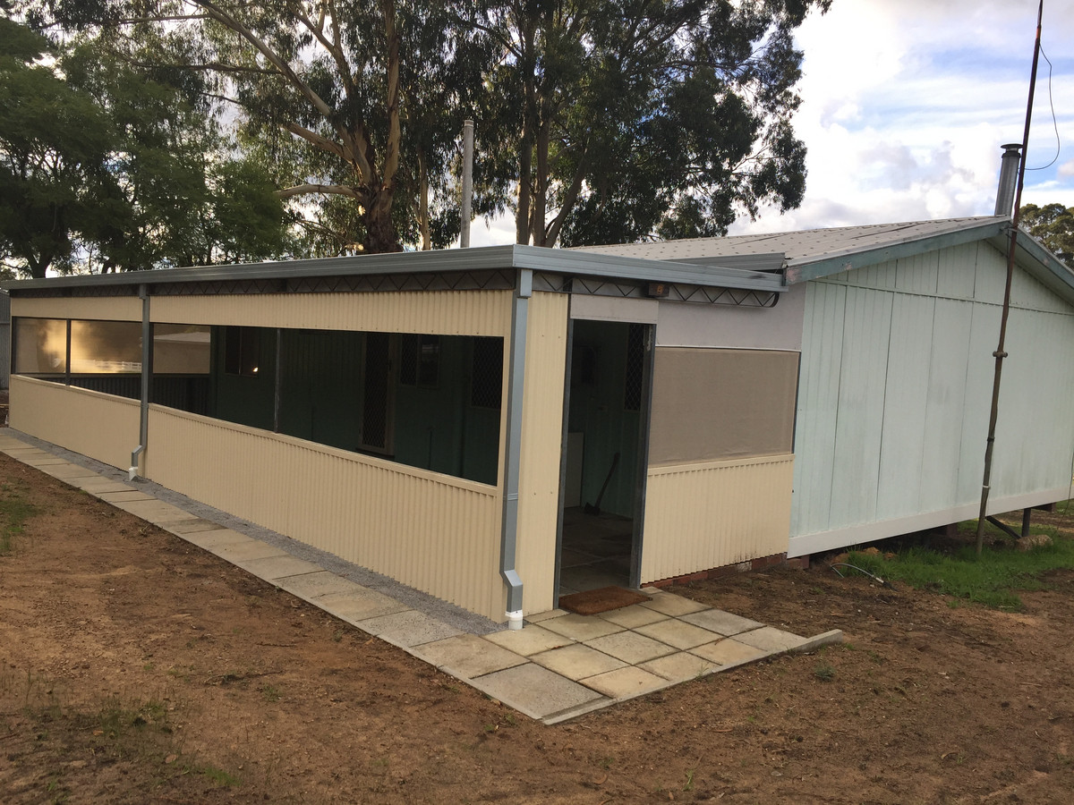 "UNDER APPLICATION" VIEWS TO PADDOCKS AND HILLS 6 Month Lease