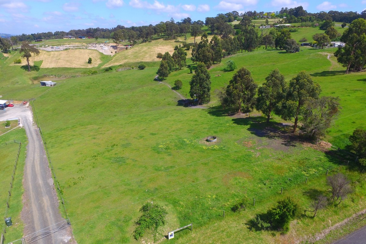 ABOVE THE REST IN YALLOURN NORTH!!! Keith Williams Real Estate