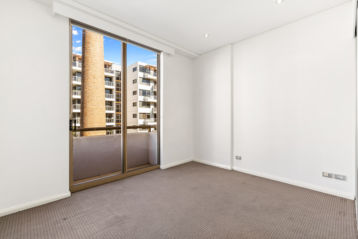 Contemporary 2 Bedroom Split Level Apartment Available NOW