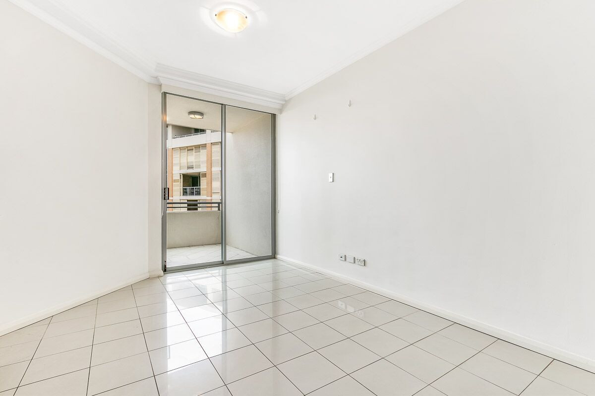 Spacious Studio Apartment in Waterloo!