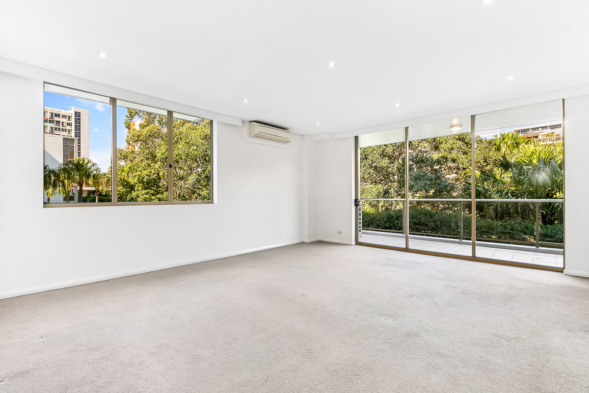 Unfurnished 2 Bedroom Apartment in Waterloo!