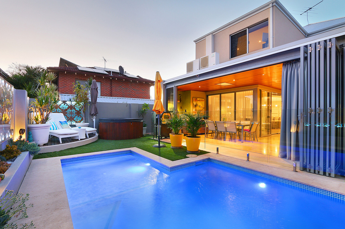 TOTALLY CAPTIVATING - Tuart Hill