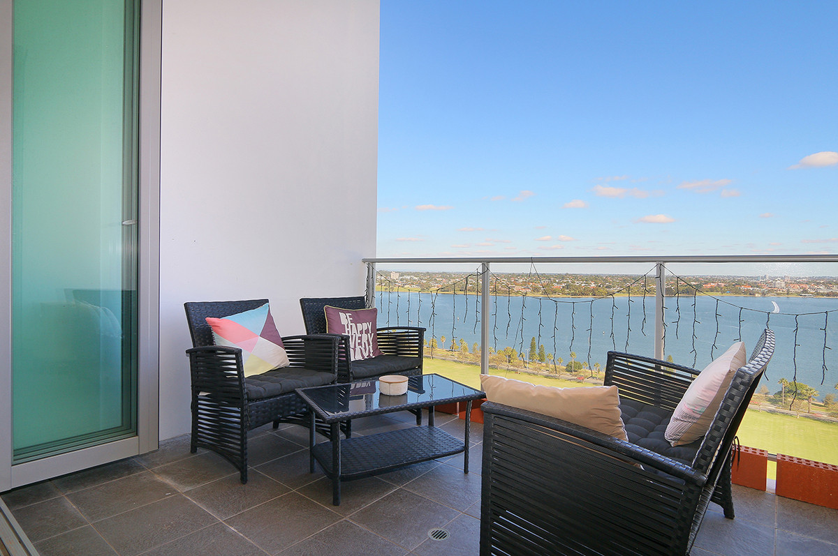 ENJOY THE HIGH LIFE! - EAST PERTH